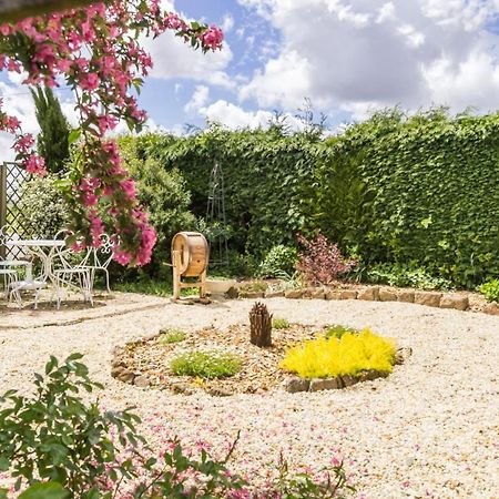 Bed and Breakfast Le Jardin Des Fees Savigny-le-Vieux Экстерьер фото