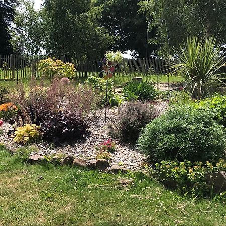 Bed and Breakfast Le Jardin Des Fees Savigny-le-Vieux Экстерьер фото